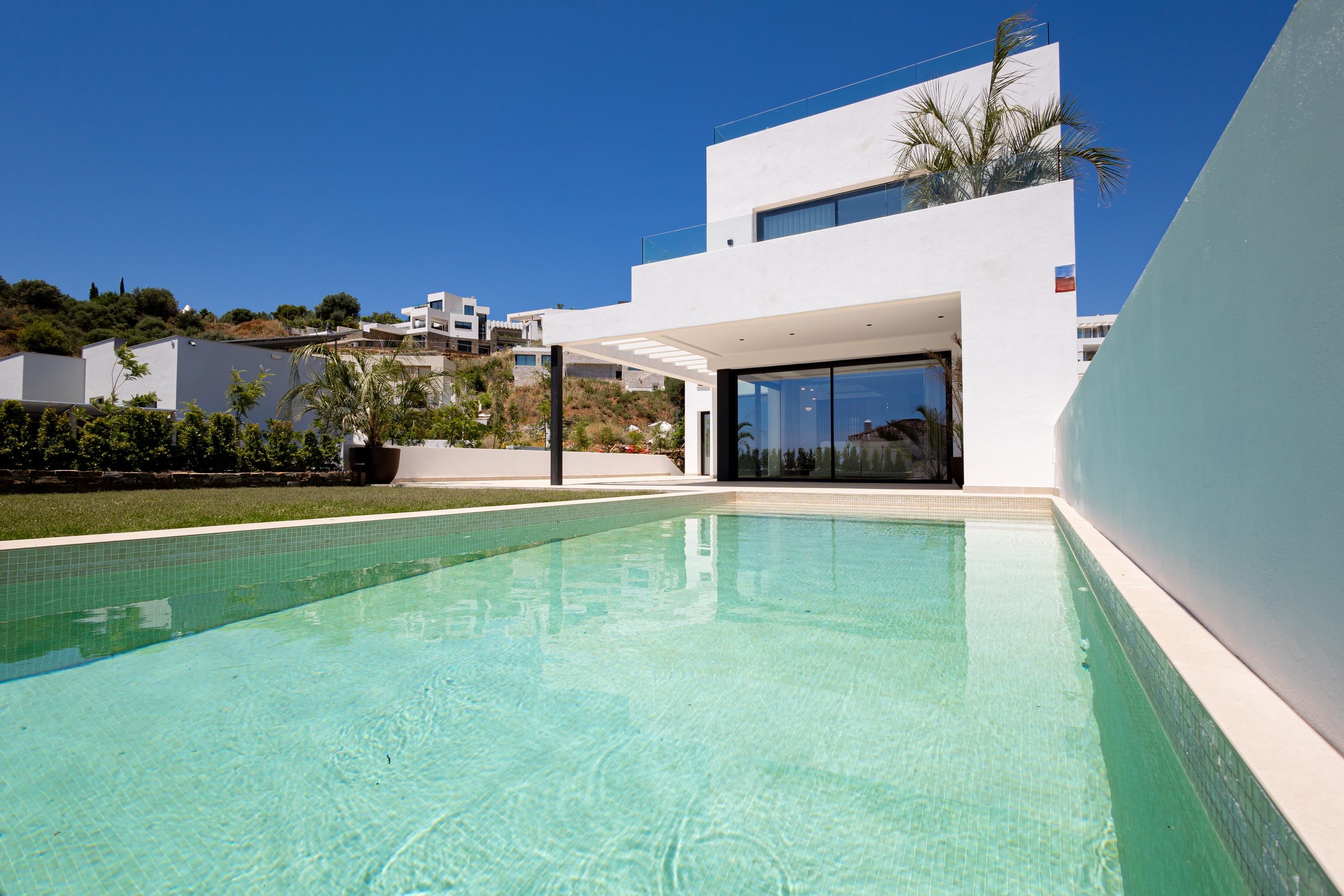 Villas de obra nueva en Mijas cerca de la playa